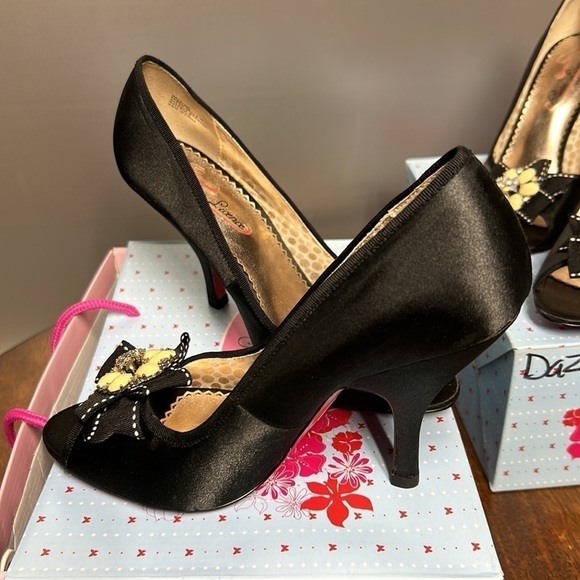 Poetic Licence heel dazzling black size 7.5 new in box satin fabric with glam - Picture 11 of 13